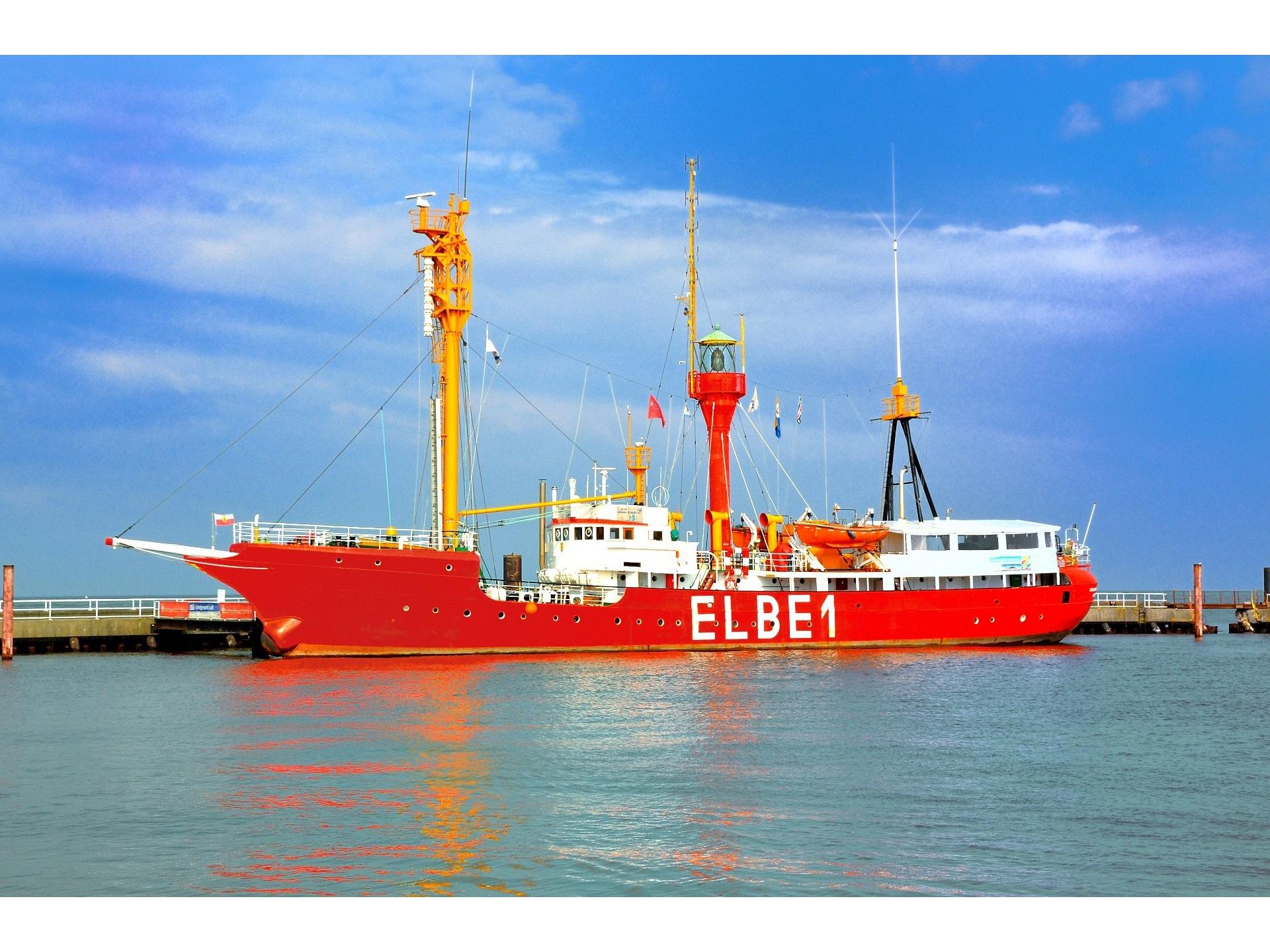 Die Elbe 1 im Hafen
