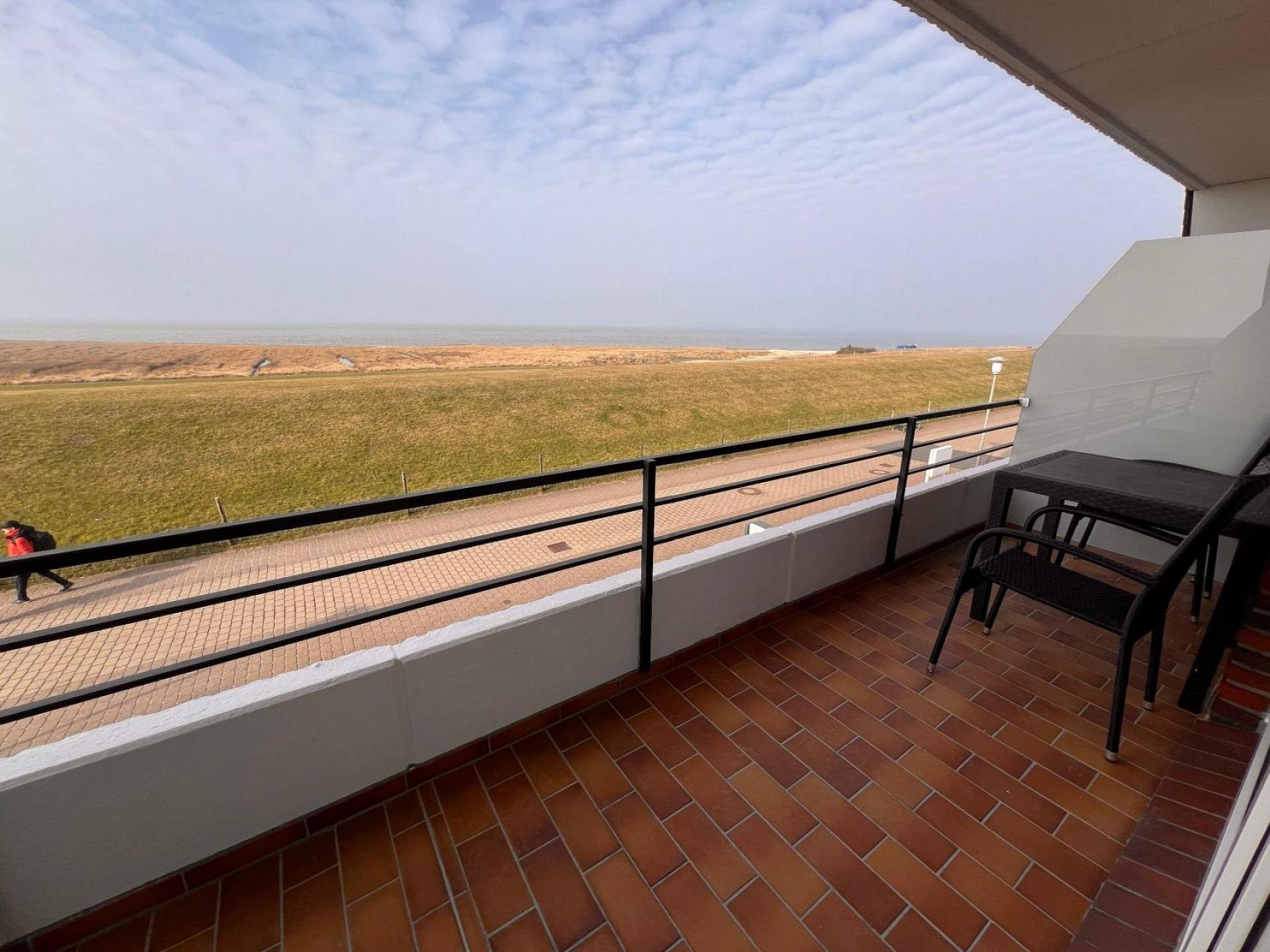Ferienwohnung NW 35 Balkon mit Meerblick Foto 2
