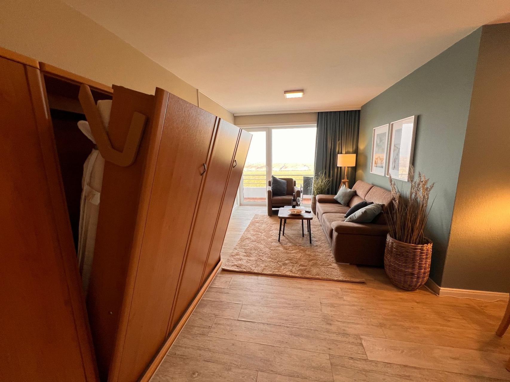 Ferienwohnung NW 35 Balkon mit Meerblick Foto 3