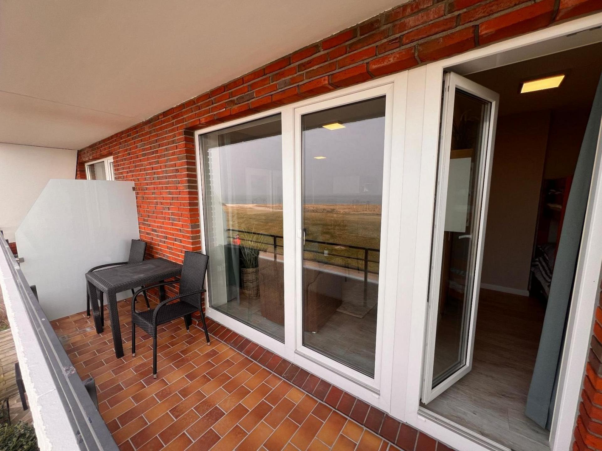 Ferienwohnung NW 35 Balkon mit Meerblick Foto 8