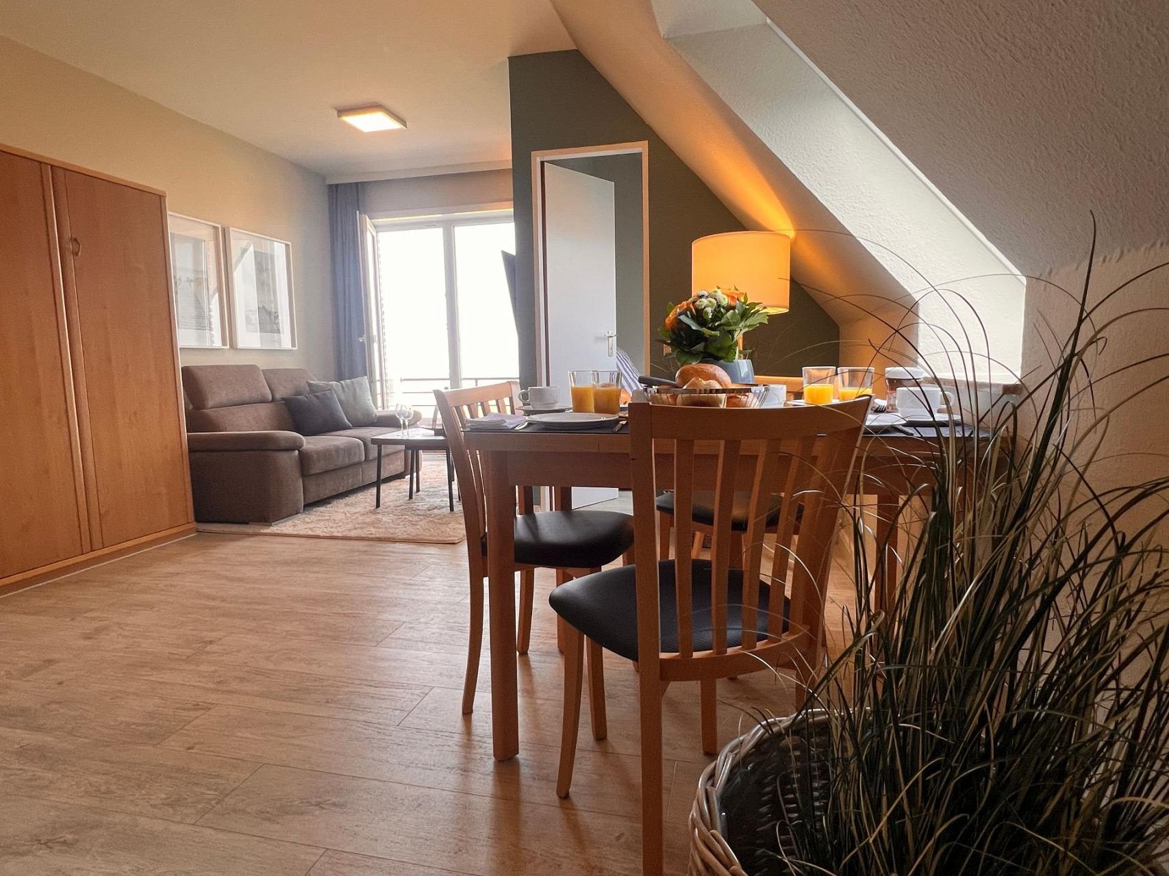 Ferienwohnung NW 42 Balkon mit Meerblick Foto 2