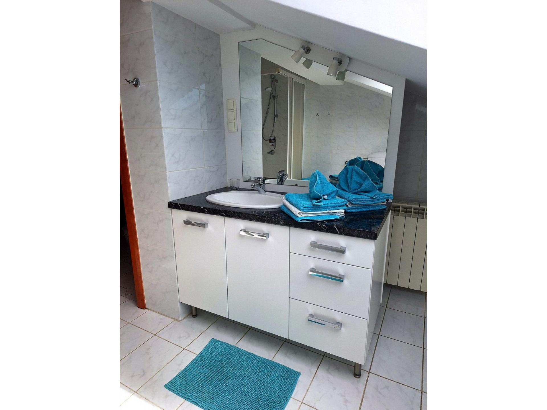 Badezimmer Ansicht 2