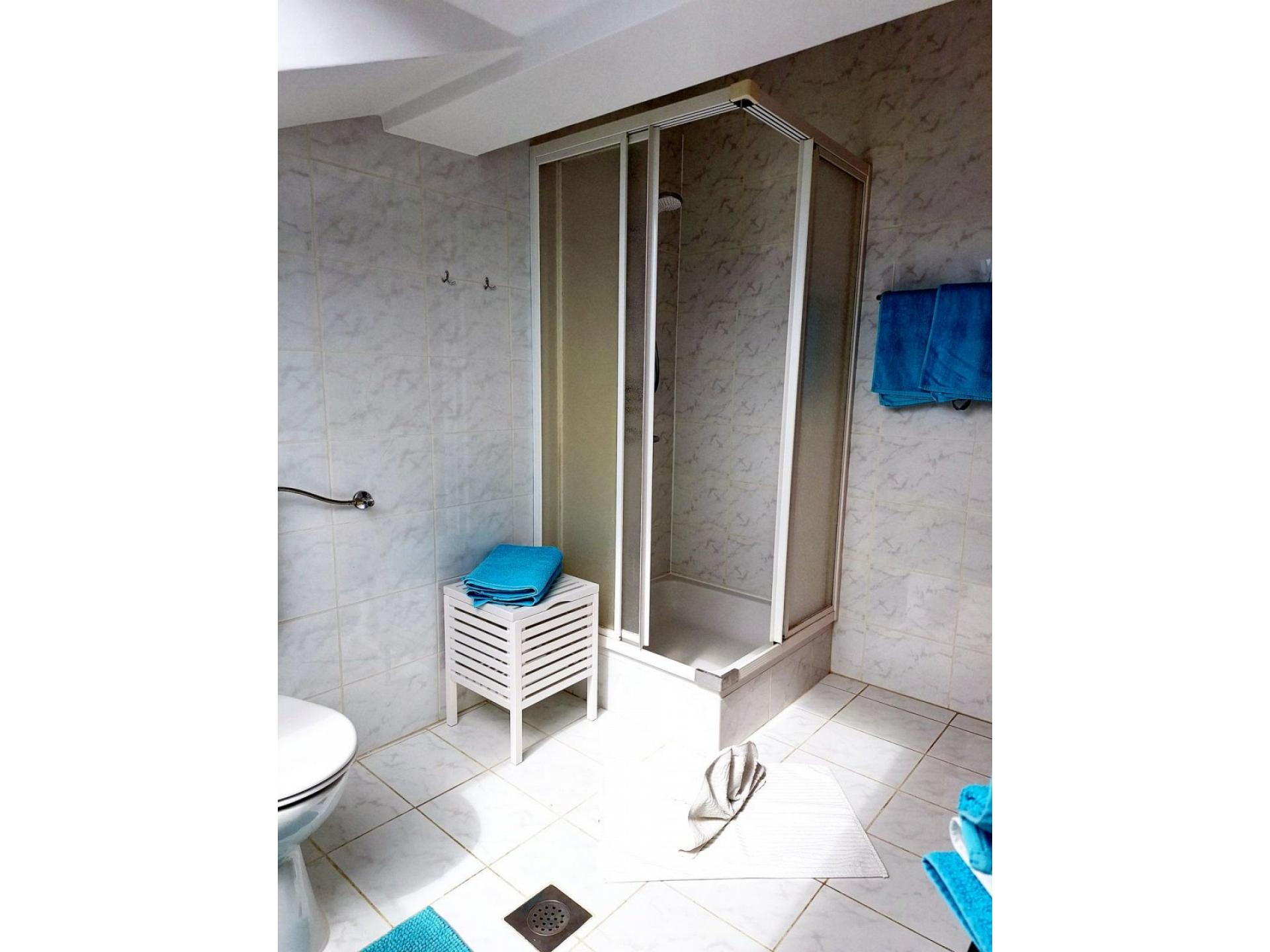 Badezimmer Ansicht 2