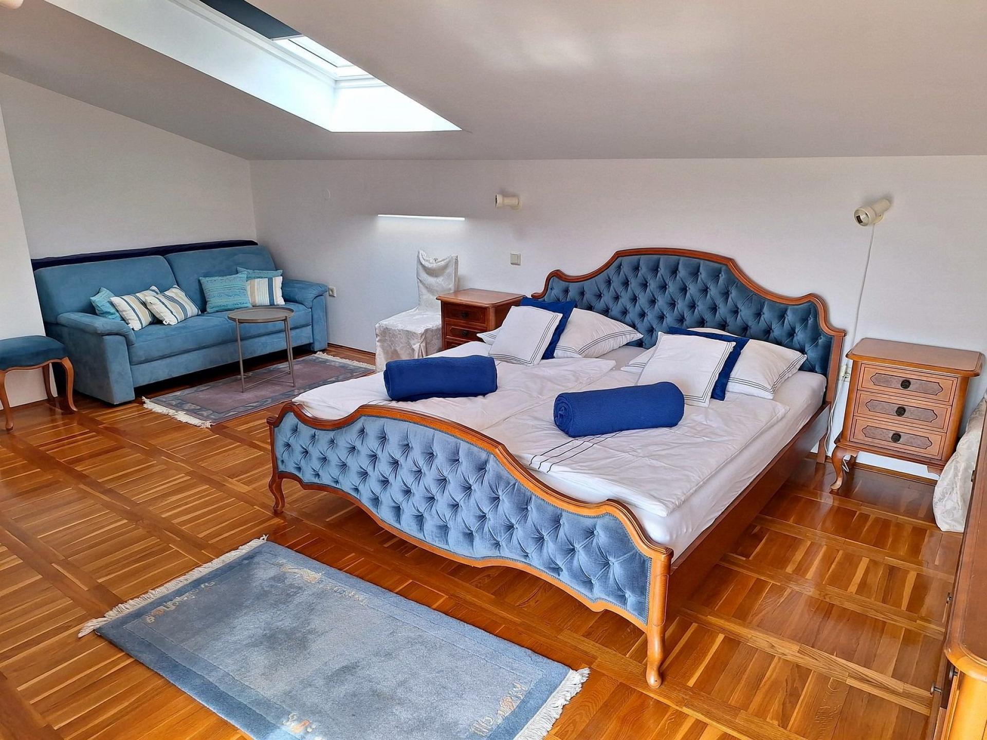 Schlafzimmer 2