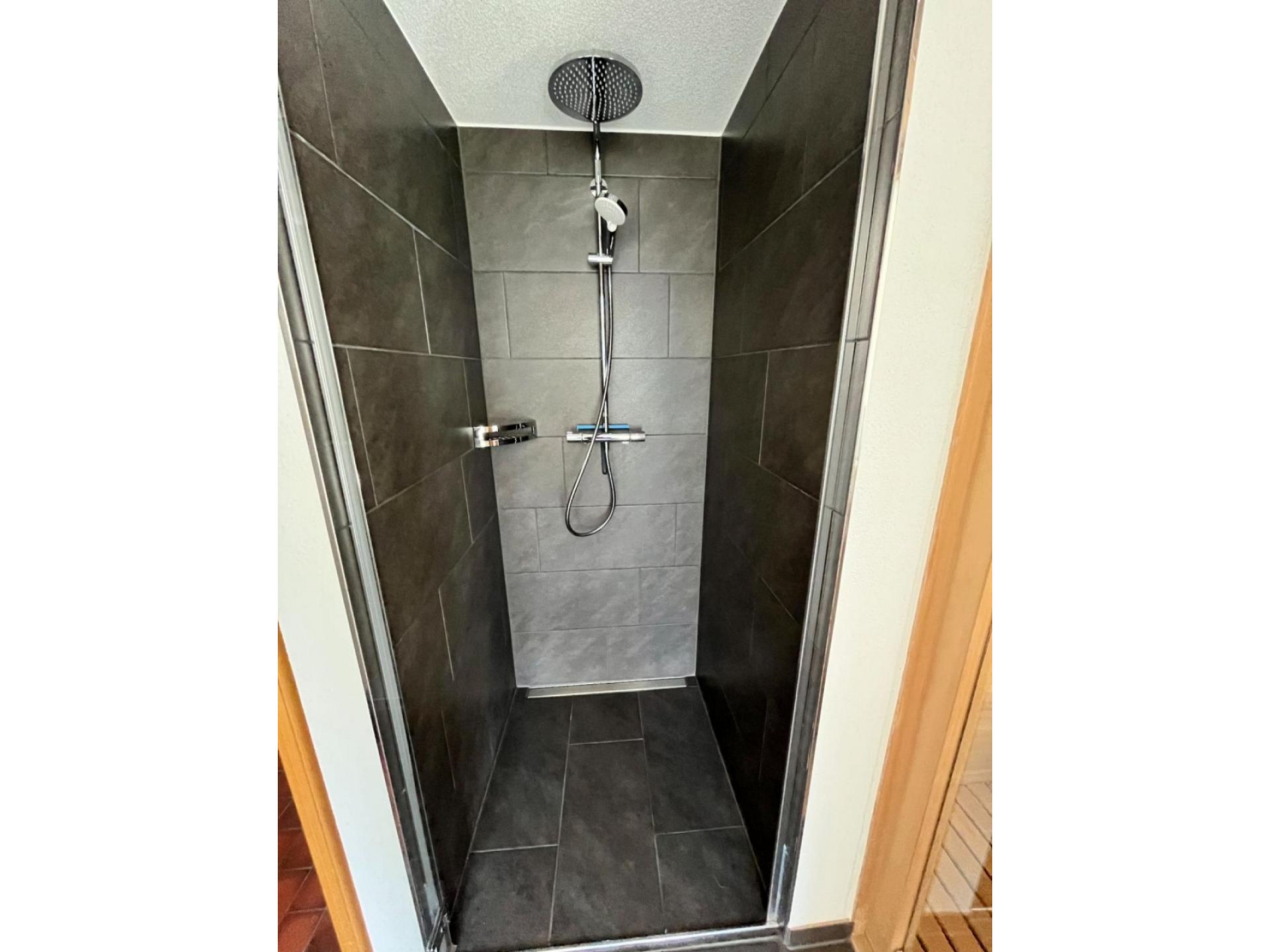Dusche 2 (Sauna)