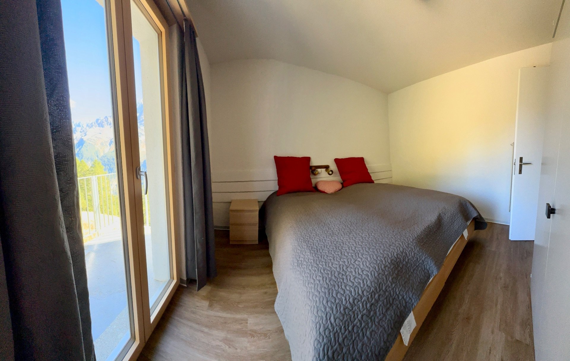 Schlafzimmer 1