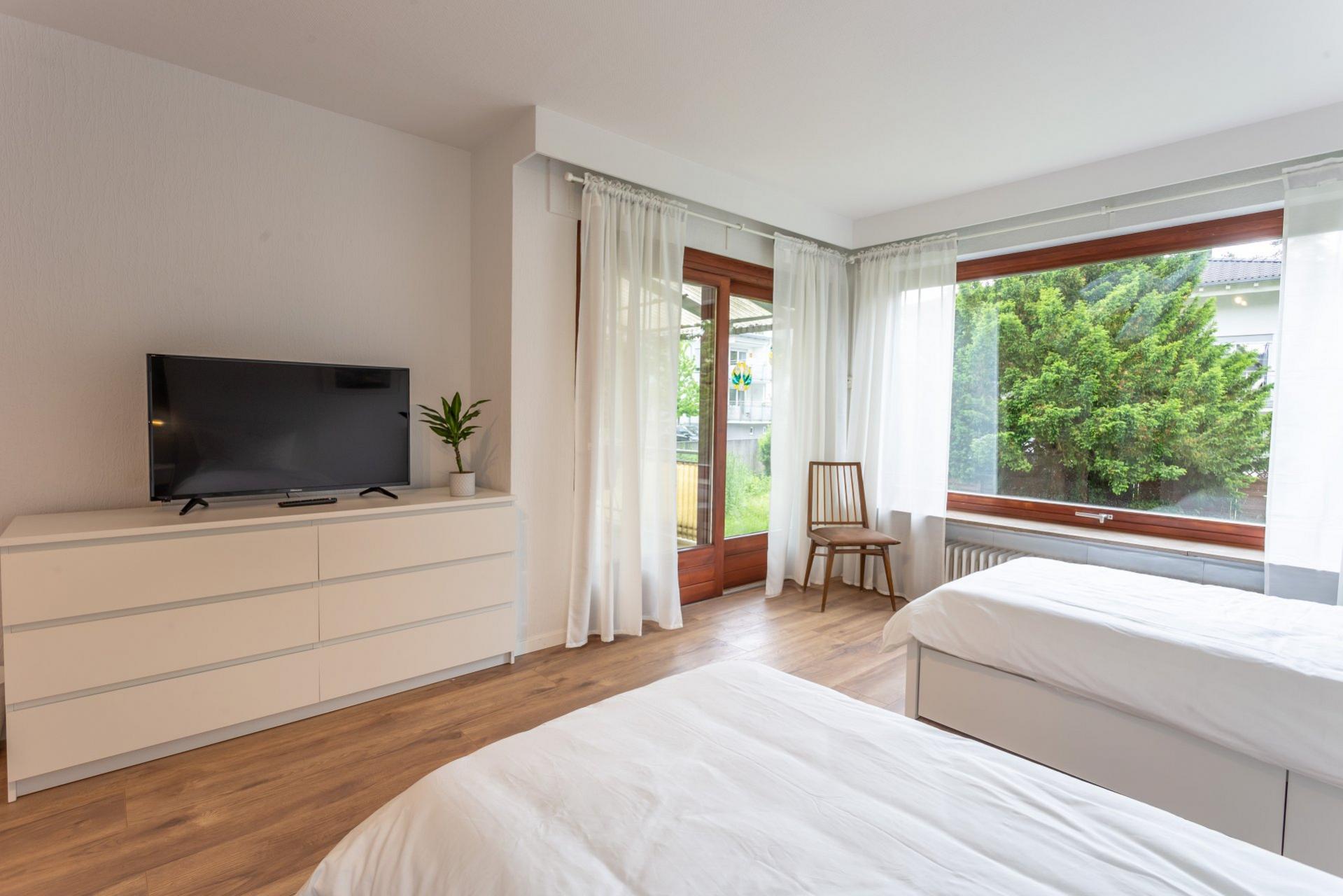 Dreibettzimmer 2 - EG Foto 3