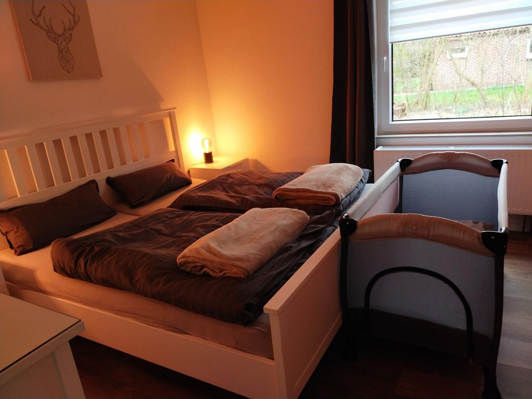 Schlafzimmer mit Kinderbe